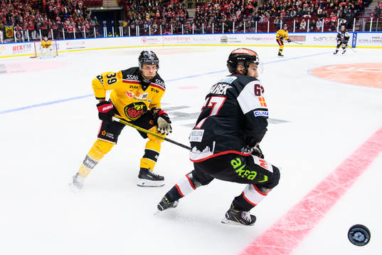 Luleås Pontus Själin och Malmö Redhawks Konstantin