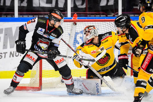 Malmö Redhawks Christoffer Forsberg gör 1-0 bakom Luleås