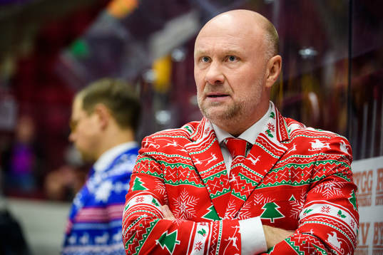 Malmö Redhawks tränare Peter Andersson i tomtekostym