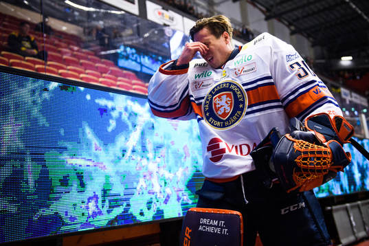 Växjös målvakt Viktor Fasth deppar