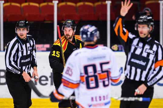 Brynäs Simon Bertilsson blir utvisad