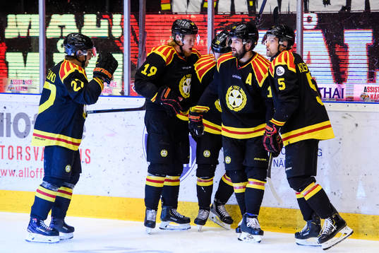 Brynäs spelare jublar