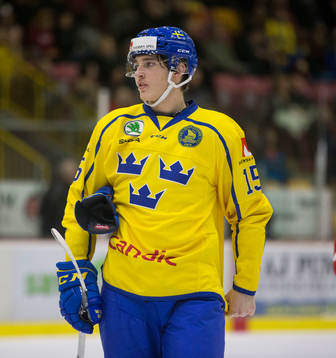 Sweden forward Oskar Bäck (15)
