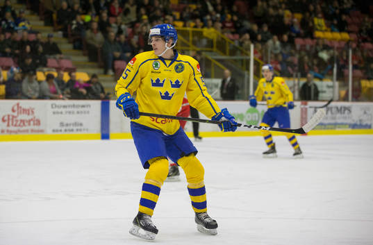 Sweden forward Oskar Bäck (15)