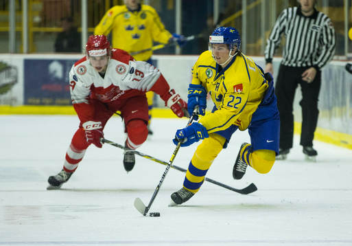 Sweden forward Isac Lundeström (22)