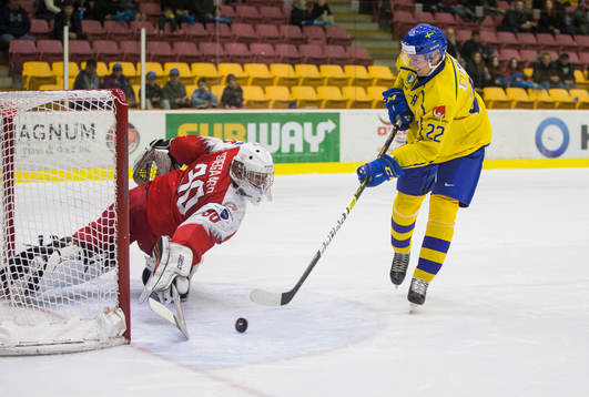 Sweden forward Isac Lundeström (22) shoots