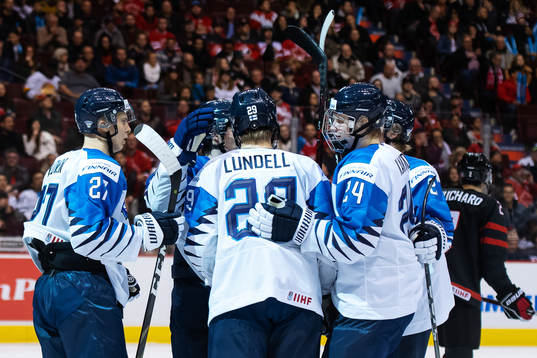 Jesse Ylönen, Anton Lundell and Kaapo Kakko of Finland
