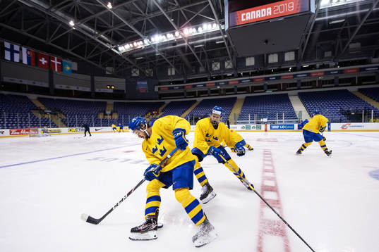 Bläddra bland fler bilder av 2019 IIHF World Junior Championship, day -1, Sweden, practice