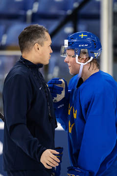 Head coach Tomas Montén and Fabian Zetterlund