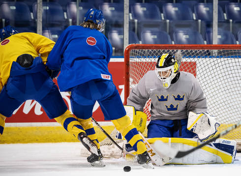 Goaltender Samuel Ersson