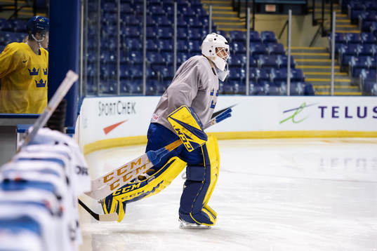 Goaltender Olle Eriksson Ek