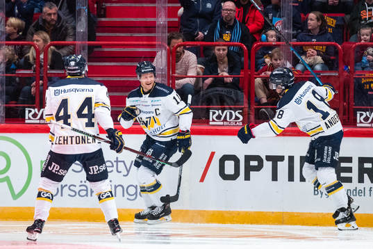 s Mikko Lehtonen, Joakim Andersson och Simon Önerud jublar