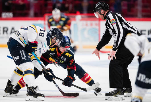 s Joakim Andersson och Djurgårdens Jonathan Davidsson tekar