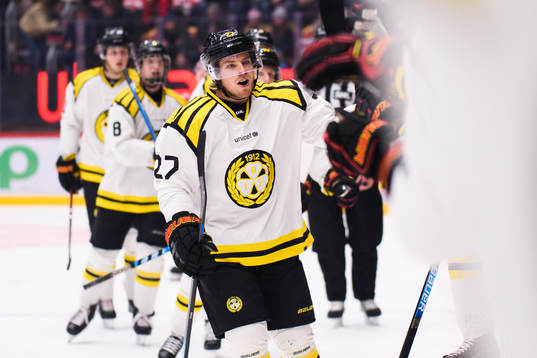 Brynäs Emil Forslund jublar