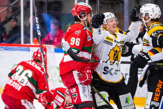 Skellefteås Mathis Olimb jublar