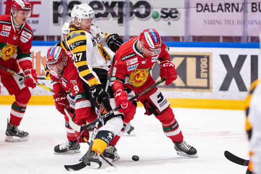 Moras Andrew Rowe och Skellefteås Albin Eriksson och Moras