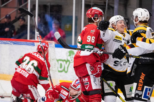 Skellefteås Mathis Olimb och Juhamatti Aaltonen jublar