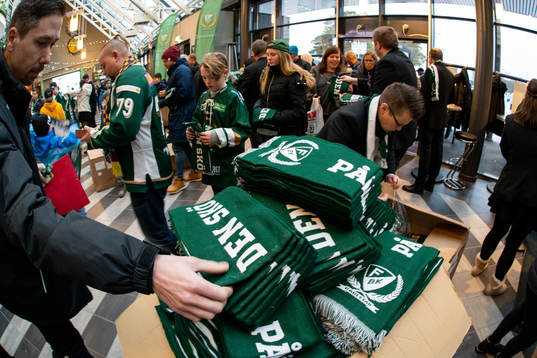 Halsduksmatch i Karlstad i ishockeymatchen i SHL mellan