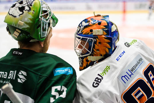 Färjestads målvakt Markus Svensson och Växjös målvakt