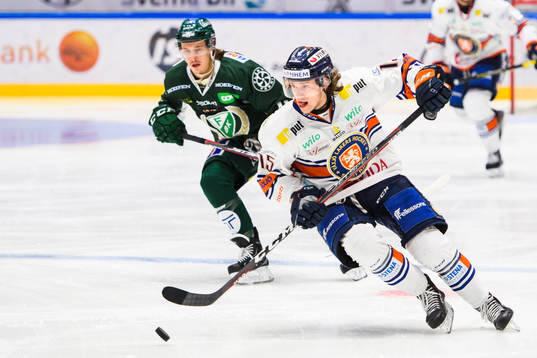 Färjestads Joakim Nygård och Växjös Dominik Bokk