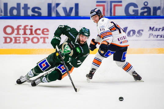 Färjestads Jesse Virtanen och Växjös Tuomas Kiiskinen