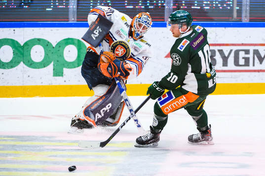 Växjös målvakt Viktor Fasth och Färjestads Marcus