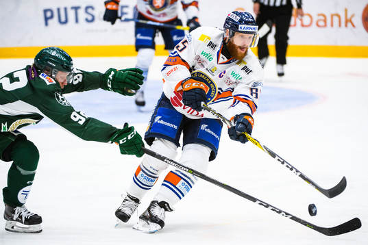 Färjestads Jesper Olofsson och Växjös Liam Reddox