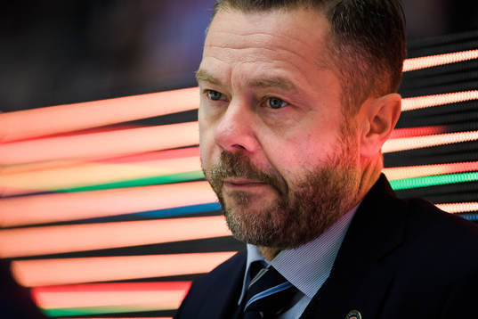Växjös assisterande tränare Fredrik Hellgren deppar