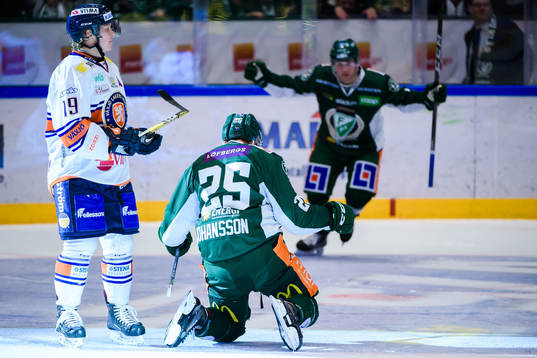Färjestads Martin Johansson och Marcus Nilsson jublar