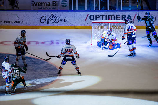 Färjestads Martin Johansson och Linus Johansson jublar