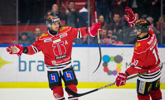 Örebros Aaron Palushaj jublar vid 1-0