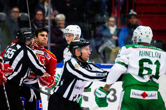 Bråk mellan Örebros Jordan Boucher och Rögles spelare