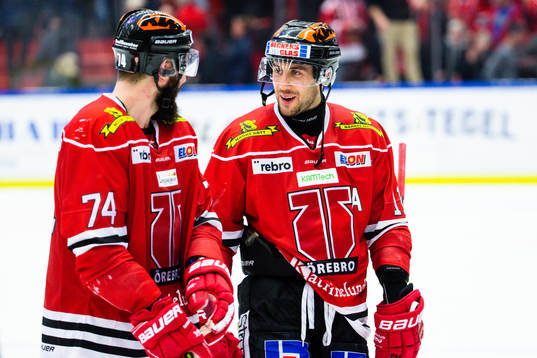 Örebros Aaron Palushaj jublar med Nick Ebert