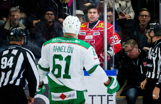 Rögles Jonas Ahnelöv och Örebros Jordan Boucher