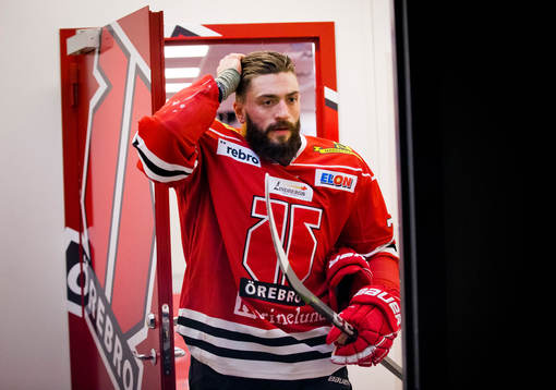 Örebros Nick Ebert i omklädningsrummet på väg ut till