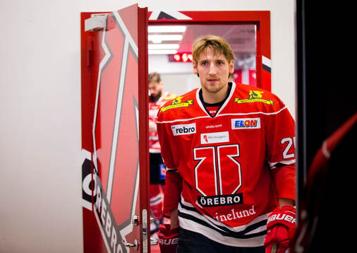 Örebros Anton Hedman i omklädningsrummet på väg ut till