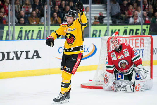 Luleås Robin Kovacs jublar