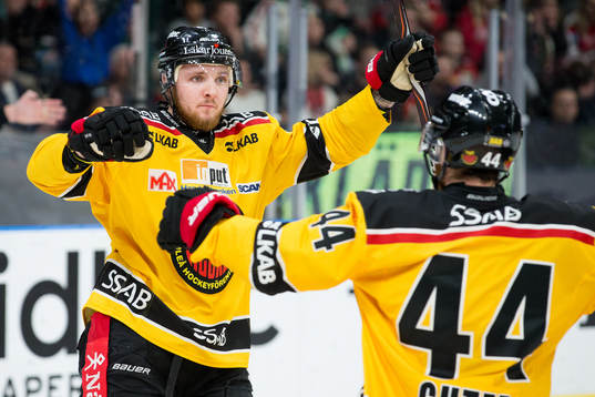 Luleås Robin Kovacs jublar