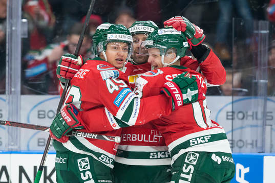 Frölundas Rhett Rakhshani jublar ihop med Joel Lundqvist