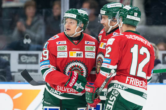 Frölundas Rhett Rakhshani jublar ihop med Joel Lundqvist