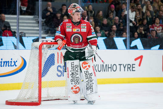 Frölundas målvakt Johan Mattsson deppar