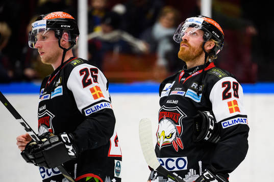 Malmö Redhawks Axel Wemmenborn och Jens Olsson deppar