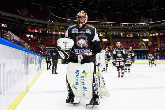 Malmö Redhawks målvakt Cristopher Nihlstorp deppar när
