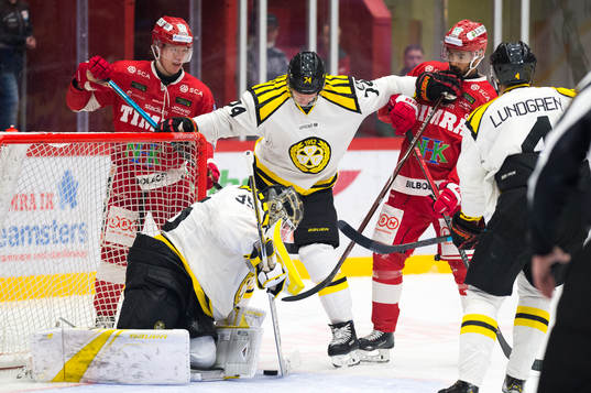 Brynäs målvakt David Rautio, Nicklas Danielsson och