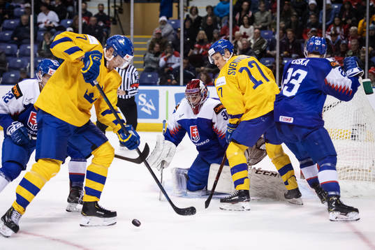 David Gustafsson and Filip Sveningsson of Sweden in front