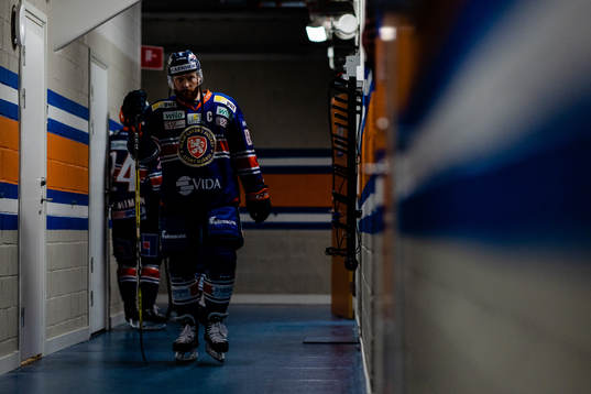 Växjös Liam Reddox före ishockeymatchen i SHL mellan