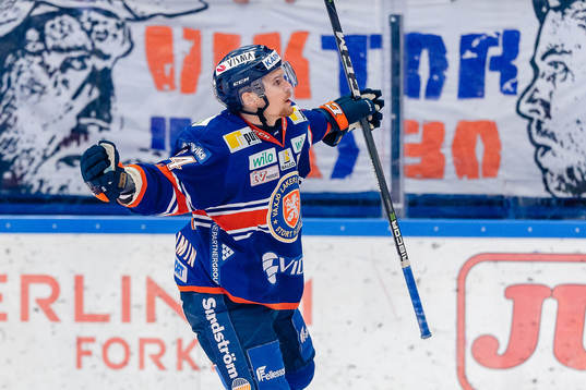 Växjös Brendan Shinnimin jublar