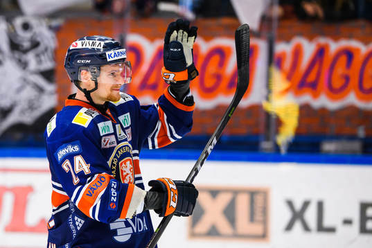 Växjös Brendan Shinnimin jublar