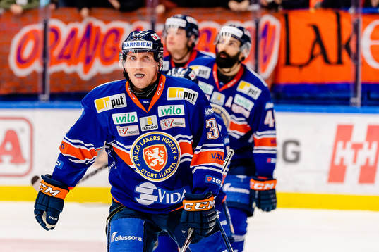 Växjös Lauri Tukonen jublar