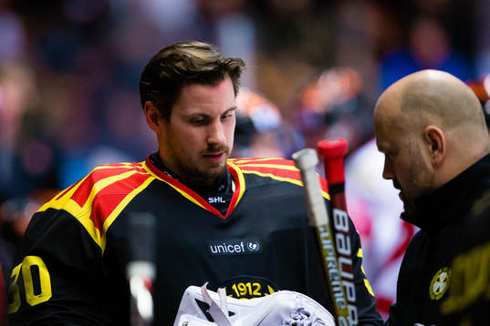 Brynäs målvakt Joacim Eriksson deppar